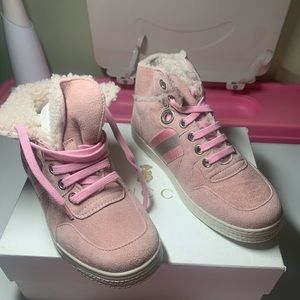 Gucci Girls Faux Fur Lined Sneakers size 30